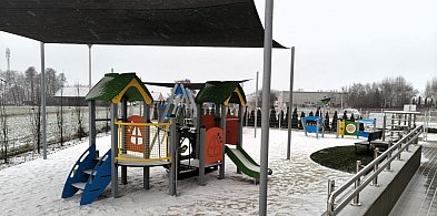 Nowoczesny i zielony plac zabaw dla najmłodszych w Czajkowie-43243