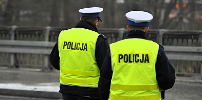 Policjanci Wydziału Ruchu Drogowego pomogli tracącej przytomność kobiecie-43279