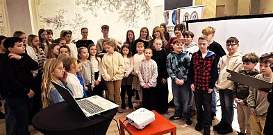 KRASZEWICE: Wystawa prac ceramicznych uczestników projektu ,,Patriotki z pasją’’-43399