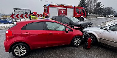 W Rojowie zderzyły się 3 samochody. Sprawca miał blisko 2 promile alkoholu