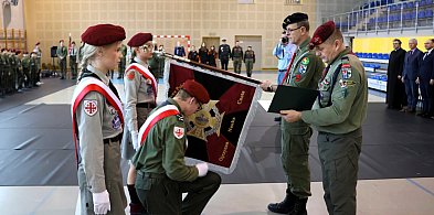 Nadanie sztandaru 1. Szczepowi ZHP Ziemi Mikstackiej