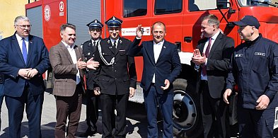 OSP w Czajkowie przekazała gminie Leuseni w Mołdawii samochód strażacki