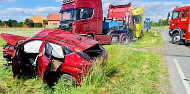 Zderzenie dwóch samochodów w Giżycach. Jedna osoba przewieziona do szpitala