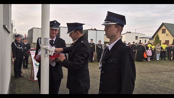 Uroczyste podniesienie flagi państwowej na maszt