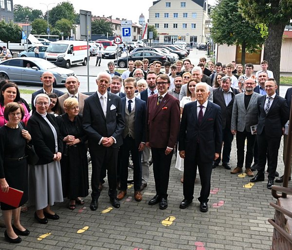 OSTRZESZÓW: Jubileusz 90-lecia powstania autentyzmu-42093
