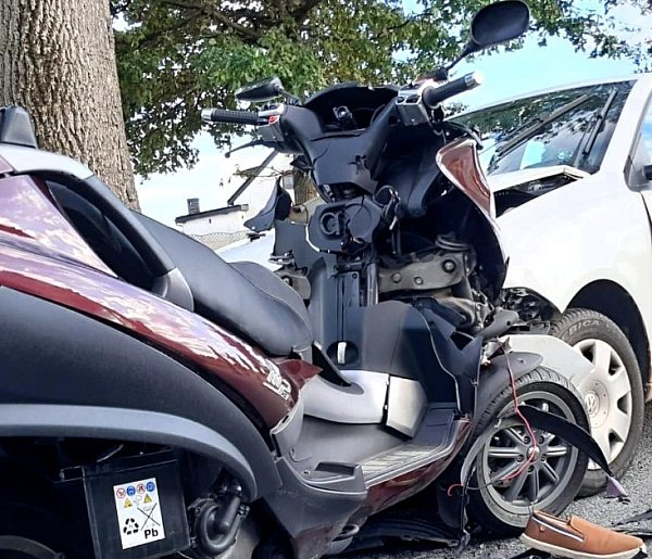 Zderzenie motocykla z volkswagenem. Kierujący jednośladem zmarł w szpitalu-42170