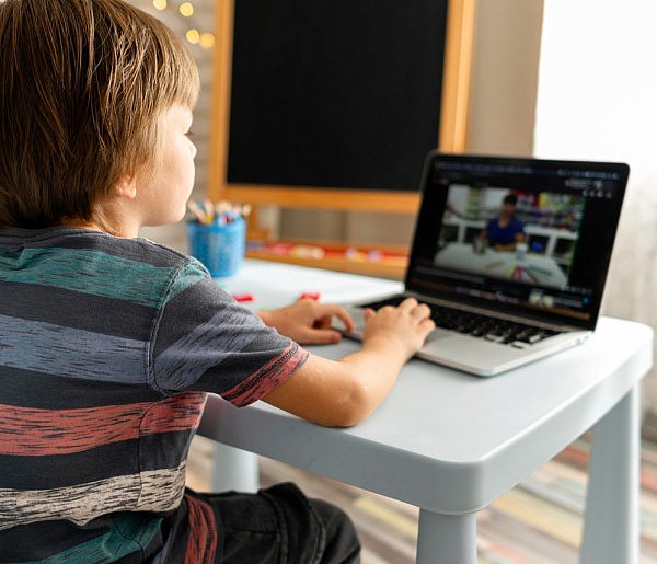 Popularni influencerzy mogą mieć kłopoty. Treści dla dzieci budzą kontrowersje-42742