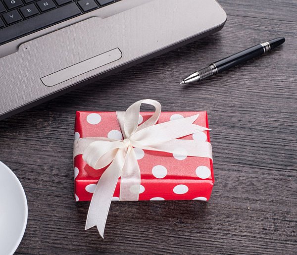 Świąteczna paczka może stać się problemem. Skarbówka patrzy z ukrycia-42920