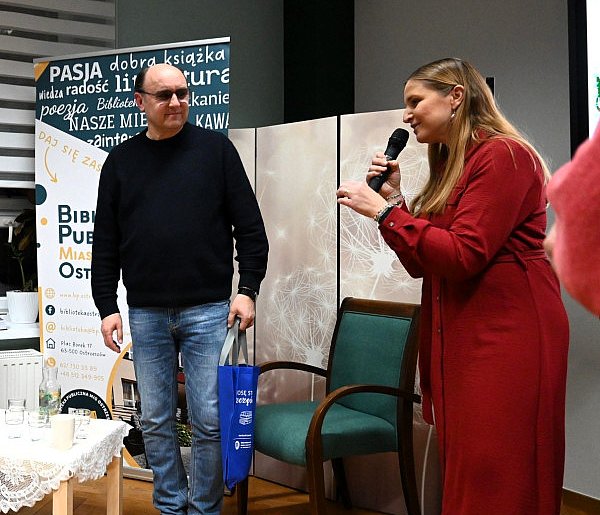 Adam Woronowicz w ostrzeszowskiej bibliotece-42975