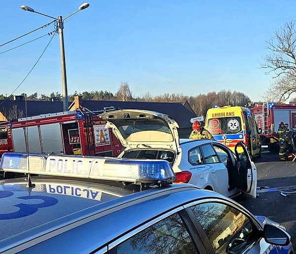 Zdarzenie drogowe w Siedlikowie – jedna osoba trafiła do szpitala-43182