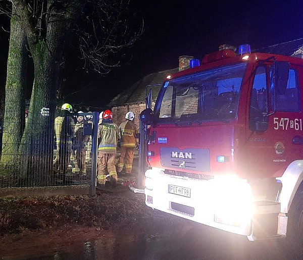 19-latek wyniósł z płonącego domu 86-letniego mężczyznę