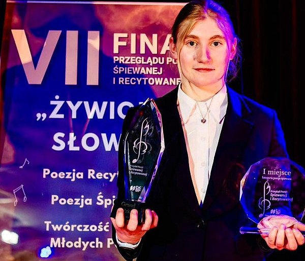 Maya Gabryś ze szkoły w Kobylej Górze z Grand Prix „Żywiołów Słowa”