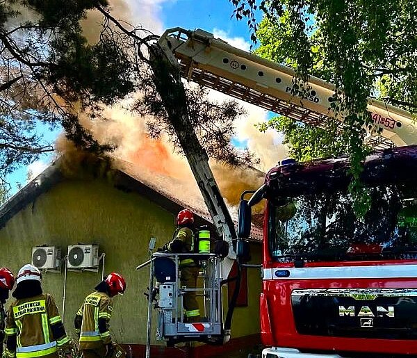 Pożar domu jednorodzinnego w Ostrzeszowie