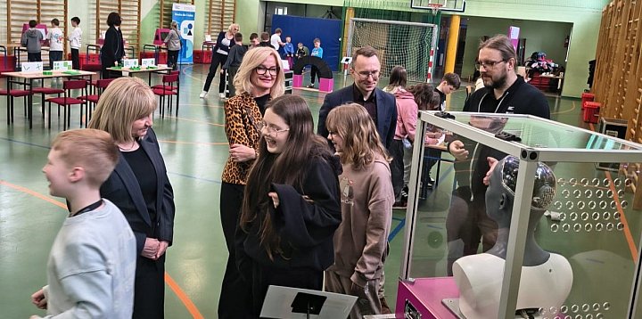 Do szkoły w Siedlikowie przyjechał NAUKOBUS