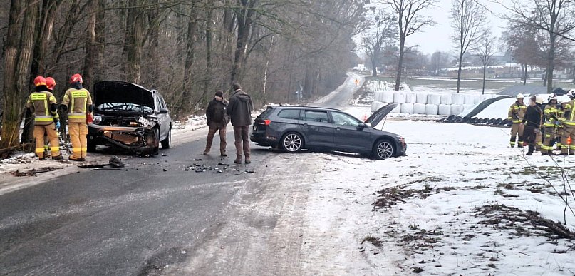 Zderzenie Volkswagena z Dacią w Mikstacie-Pustkowiu