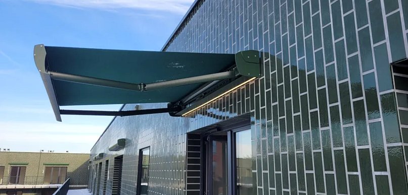 Markizy balkonowe – materiałowe zadaszenie chroniące przed słońcem