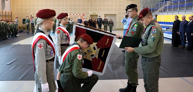 Nadanie sztandaru 1. Szczepowi ZHP Ziemi Mikstackiej