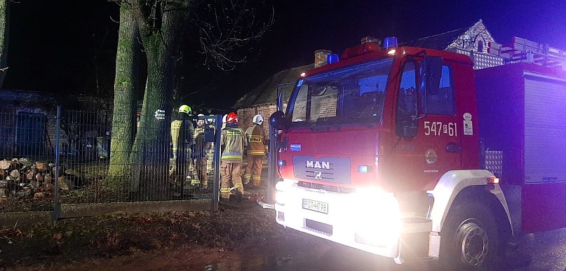 19-latek wyniósł z płonącego domu 86-letniego mężczyznę