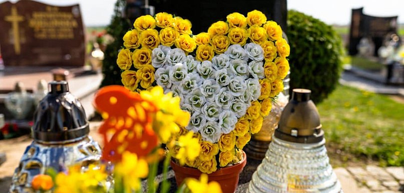 Wiosenne nowości w Zniczownia.pl: Odkryj kolekcję, która pięknie upamiętni Twoich