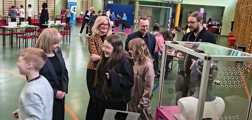 Do Zespołu Szkolno-Przedszkolnego w Siedlikowie przyjechał NAUKOBUS