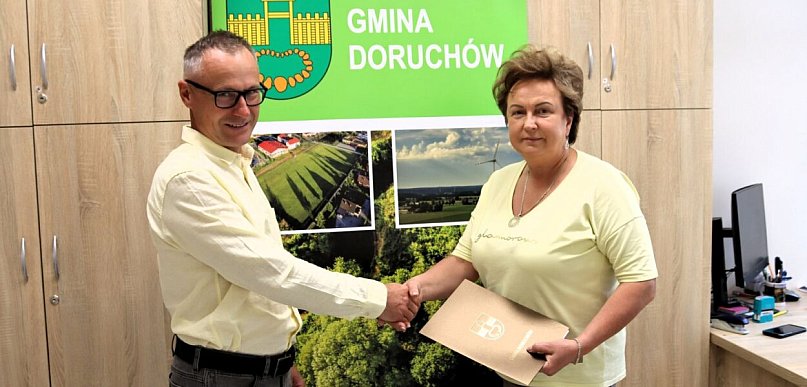W Doruchowie podpisali umowę na przebudowę trybun