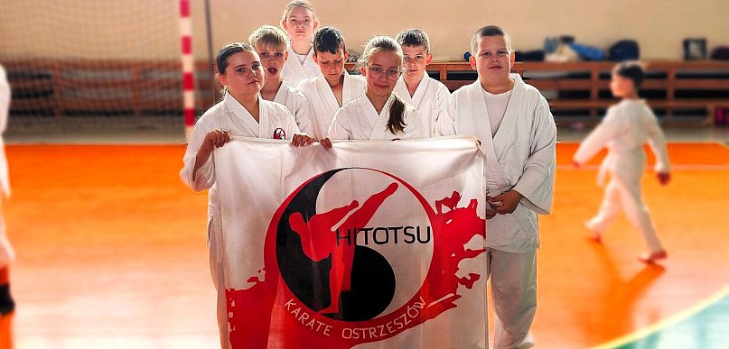 Medale najmłodszych karateków   UKS Hitotsu Ostrzeszów