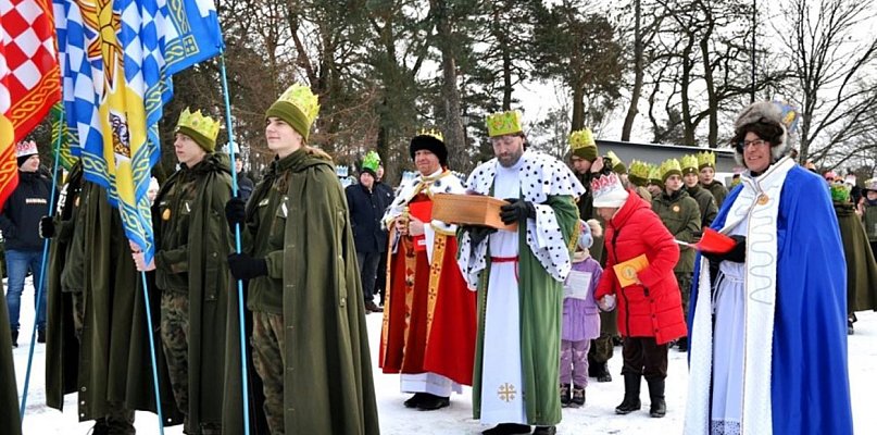 VI prawie dekanalny Orszak Królewski przeszedł ulicami Mikstatu - 43315