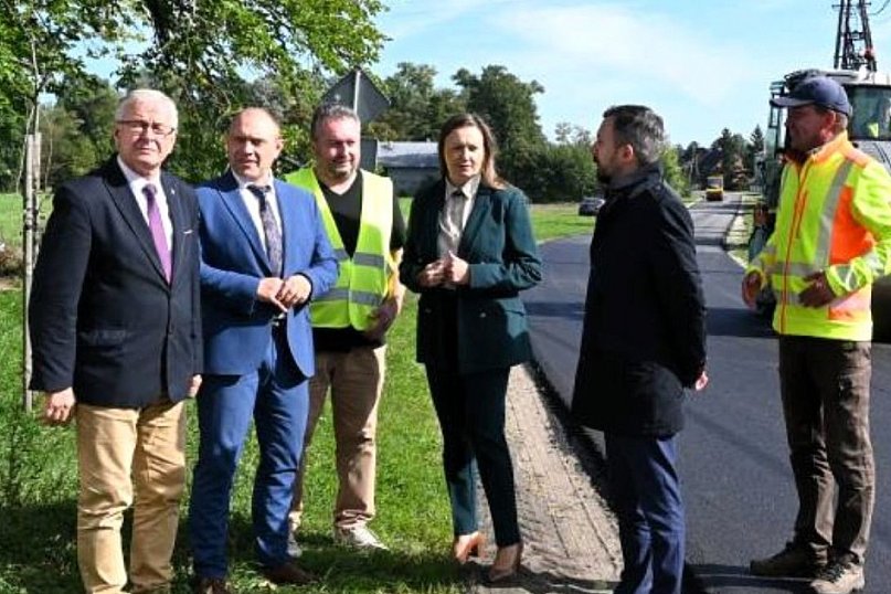 Samorządowcy spotkali się na drodze