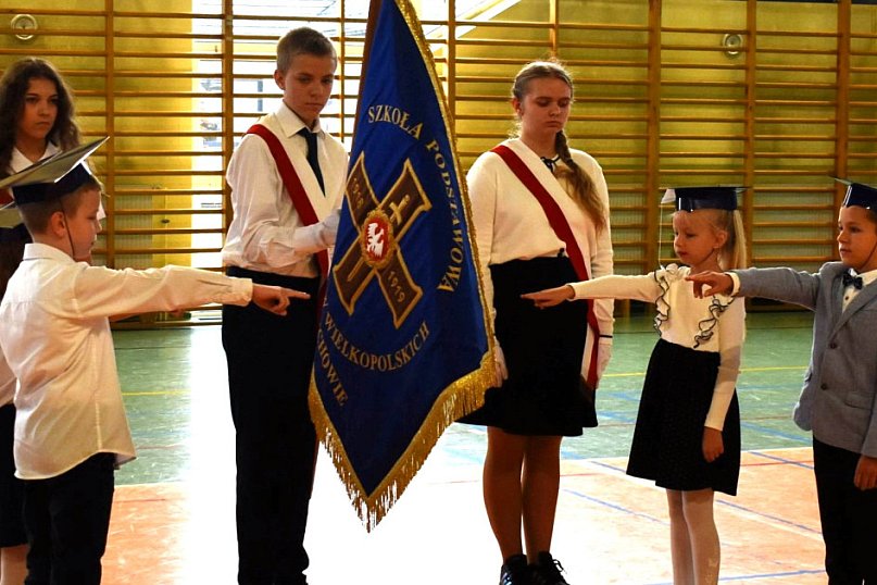 Pasowanie pierwszaków w Doruchowie