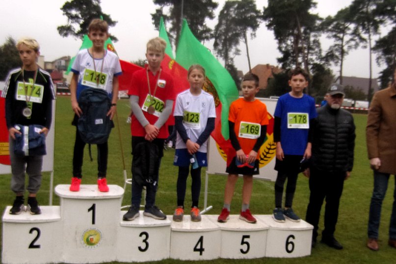 Sukces Powiatu w Biegach Przełajowych LZS