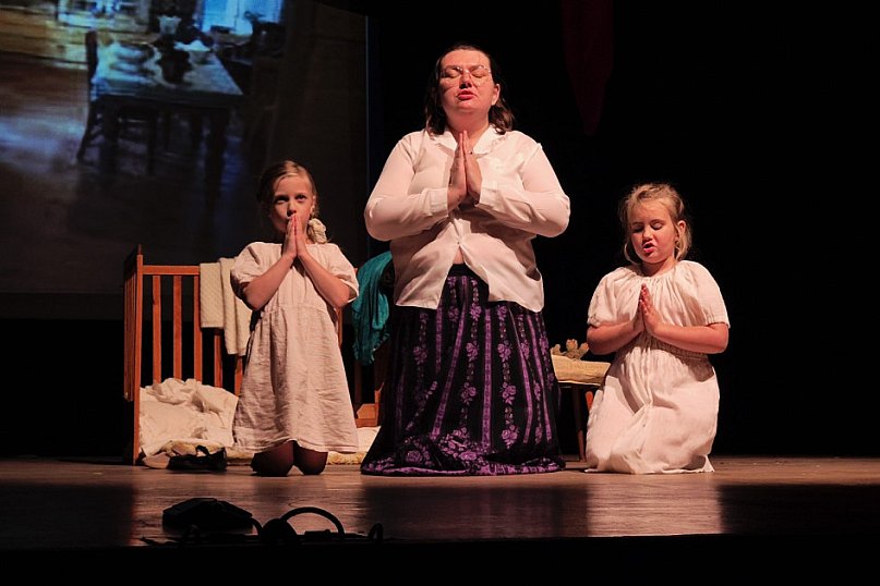 Wystawili spektakl ,,W cieniu wojen&#039;&#039;