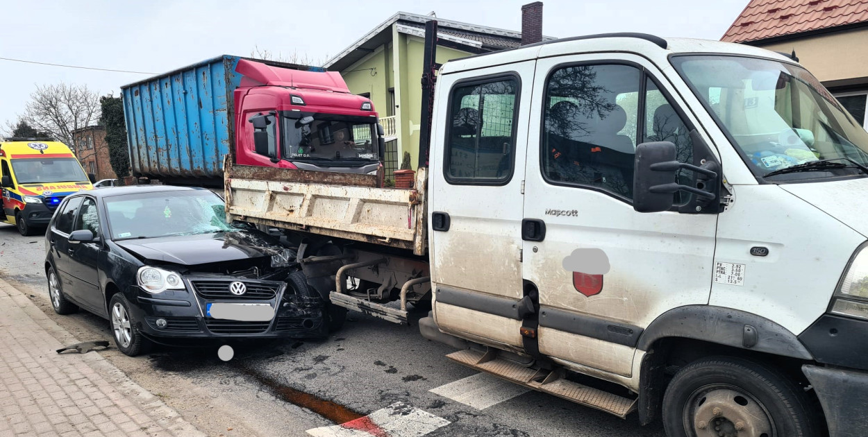 KRASZEWICE: Zderzenie przed przejściem dla pieszych