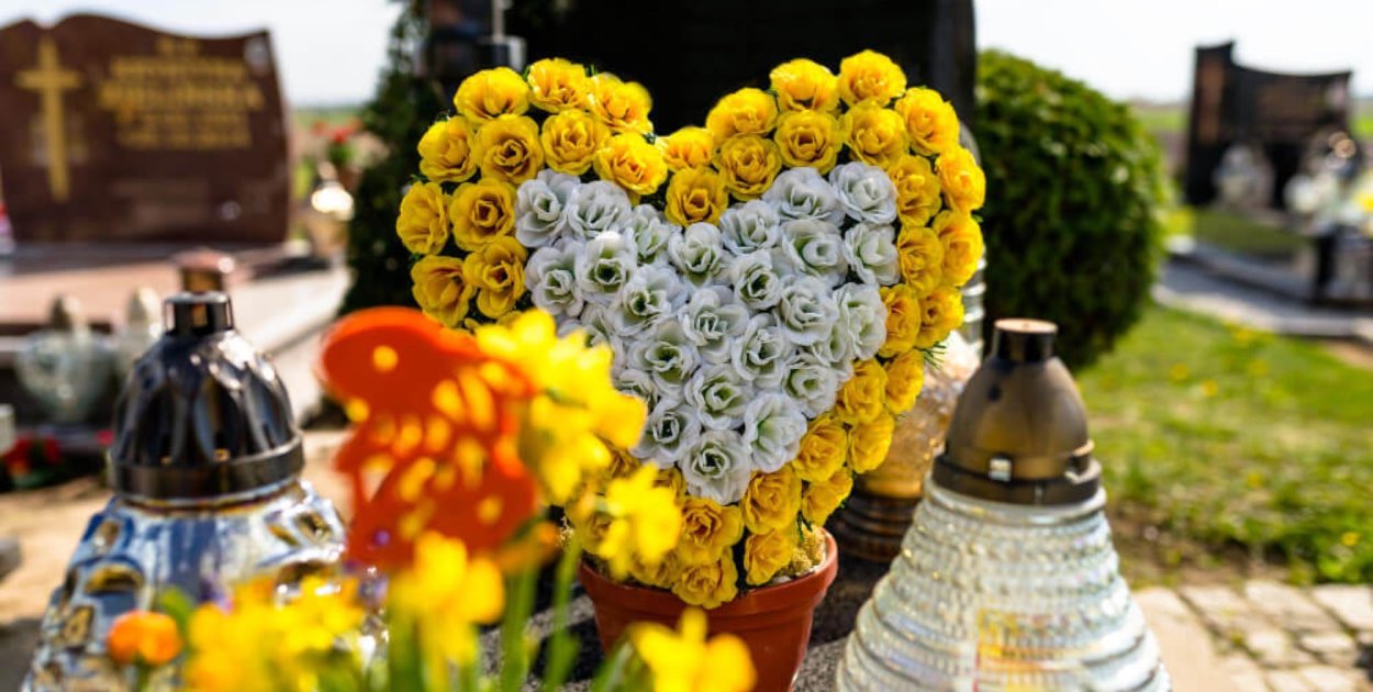 Wiosenne nowości w Zniczownia.pl: Odkryj kolekcję, która pięknie upamiętni Twoich