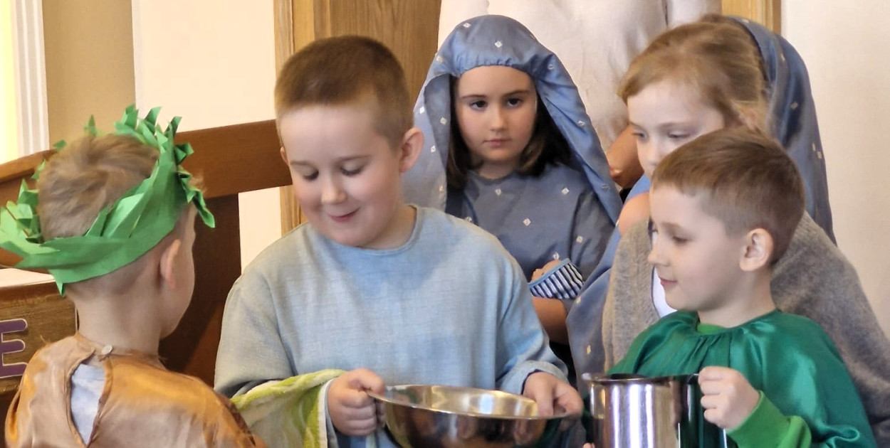 Droga Krzyżowa w salezjańskim przedszkolu w Grabowie nad Prosną